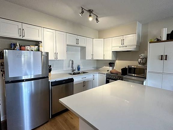 2nd image of 3048 Henry St #1165588
