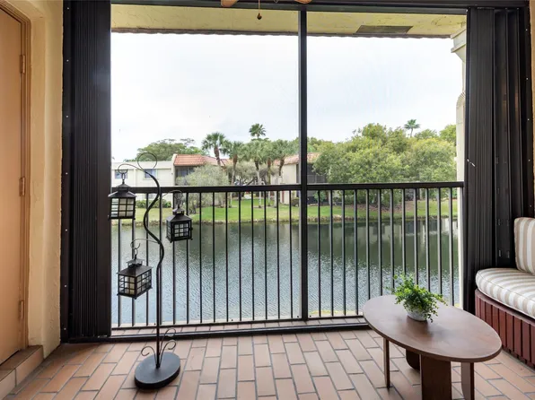 398 Lakeview Drive #202, Weston, FL 33326