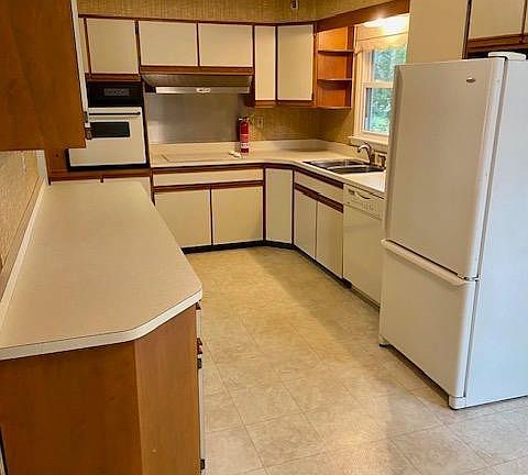 3rd image of 1406 Wood St