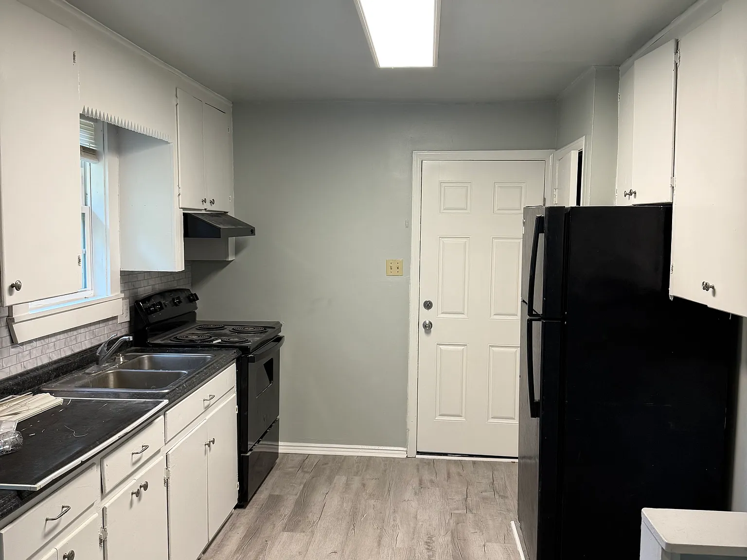 3 bed, 1.5 bath, 1040 sqft, $1,500 — Photo 4