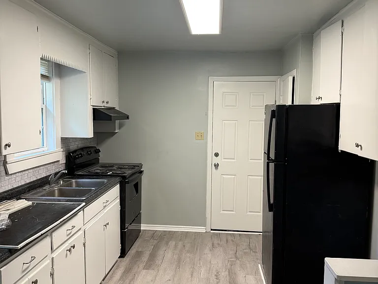 5609 Hollytree Dr — Photo 4