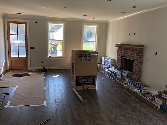 2nd image of 110 Post Oak Dr