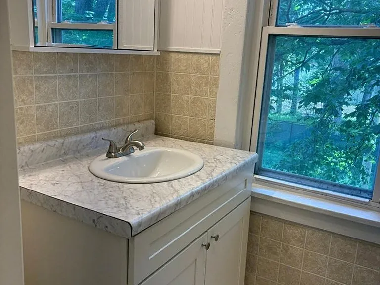 112 N Clinton St — Photo 16