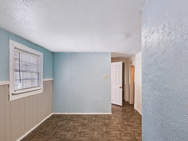 928 E Corona St — Photo 26