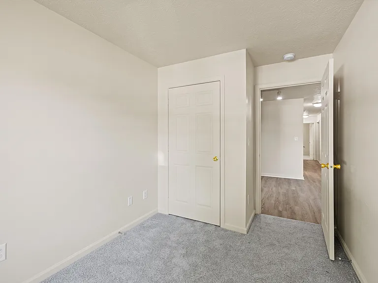 Autumn Woods Apartments — Photo 54