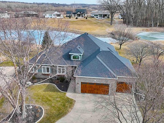 2nd image of 820 E Saint Andrews Cir