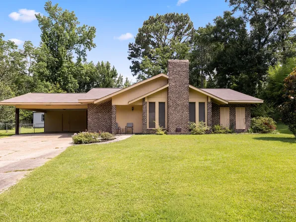 207 Whispering Pines Dr, Hattiesburg, MS 39402
