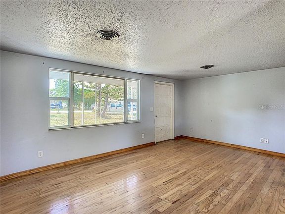 3rd image of 1 Harwich Cir