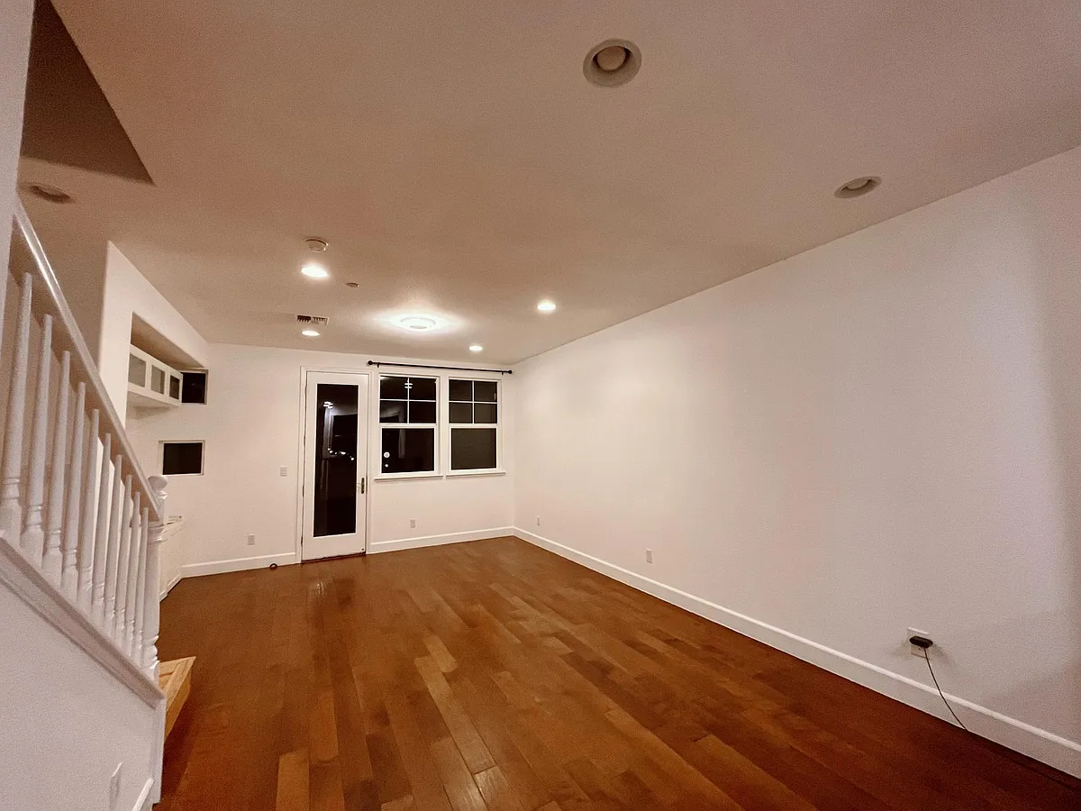 Living area - 1093 Pepper Rd