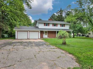 2001 Country Club Dr, Stevens Point, WI 54481