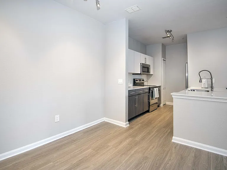 Victoria Place — Photo 133