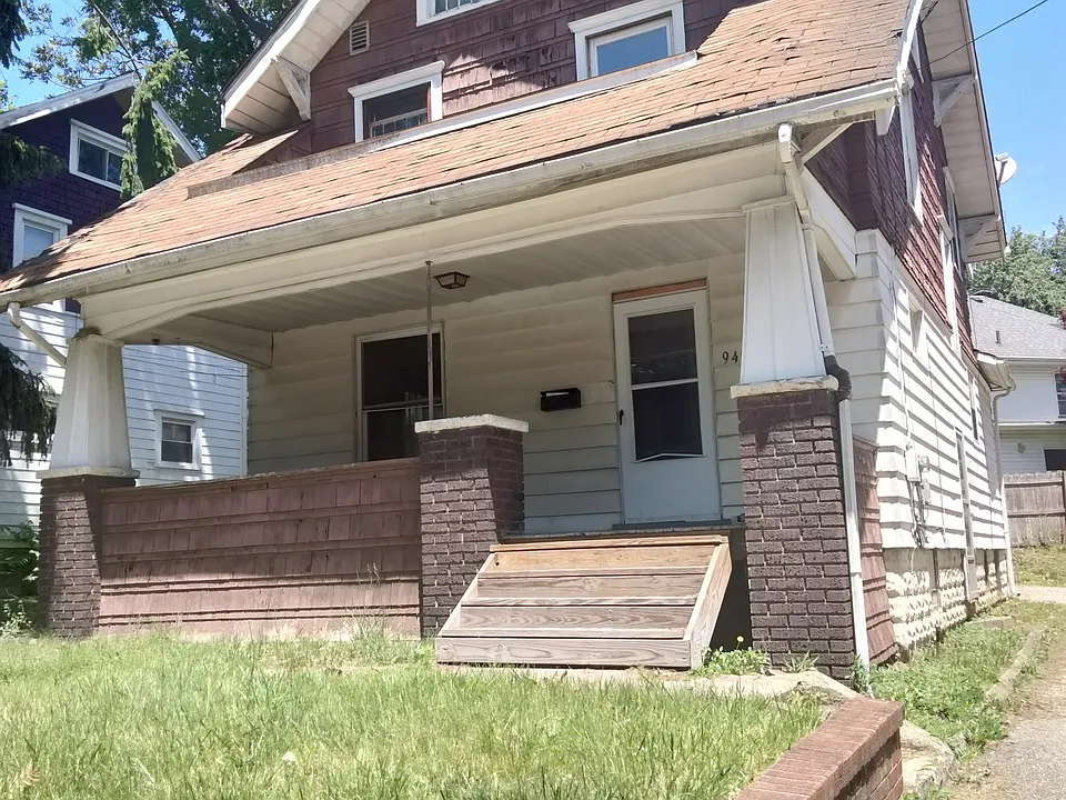 949 W Exchange St