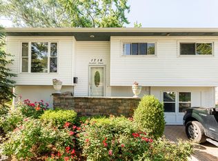 1716 S Green Meadows Blvd, Streamwood, IL 60107
