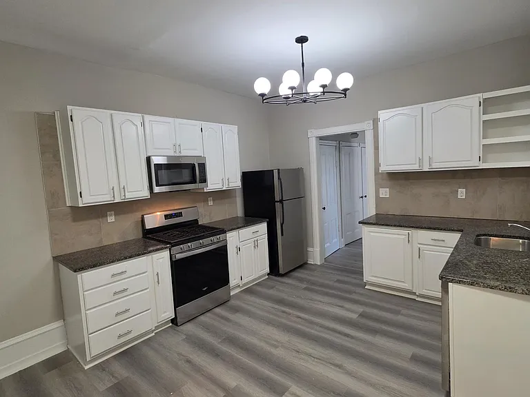 637 N 32nd St #1 — Photo 2