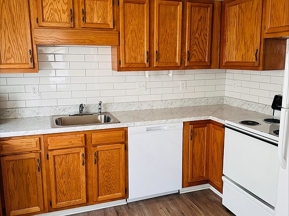 3rd image of 222 18th St APT C