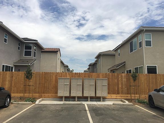 The house is the first one at the right. Far away from the house that's behind gives you more privacy. Easy access to guest parking and mail box.