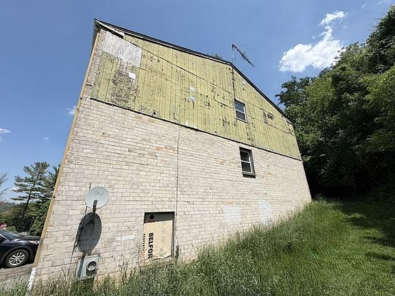 4th image of 215 Andrew Rd