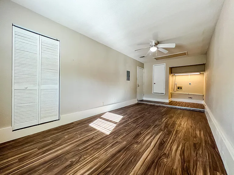 12004 Thompkins Dr — Photo 30