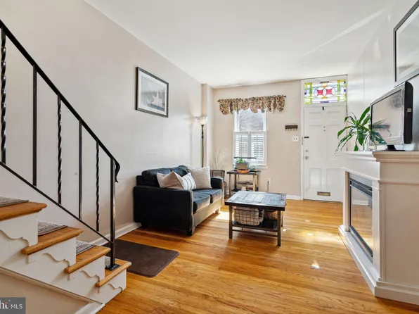 2425 Naudain St, Philadelphia, PA 19146