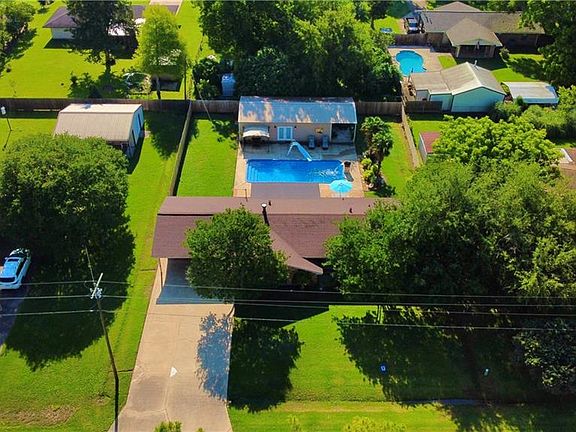 3rd image of 203 N Briarwood Dr
