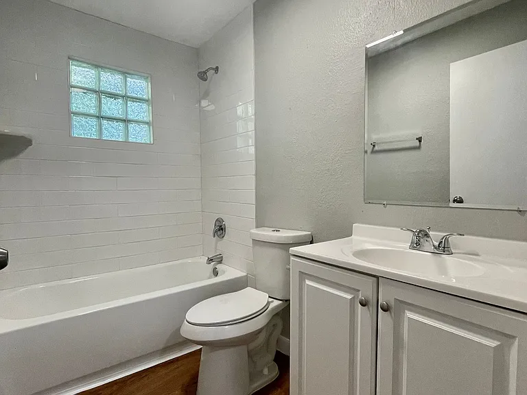 Sundance Apartments — Photo 18
