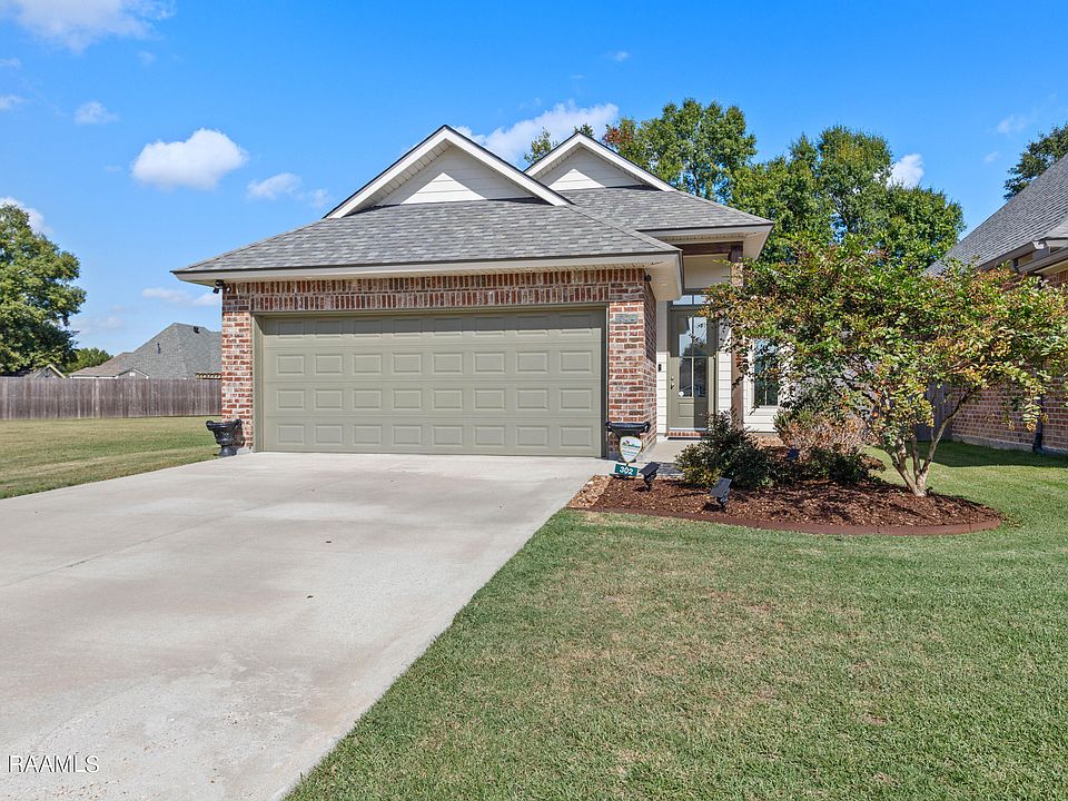 1st image of 302 Twin Meadow Ln