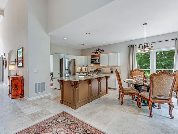 Updated Kitchen w/ Granite