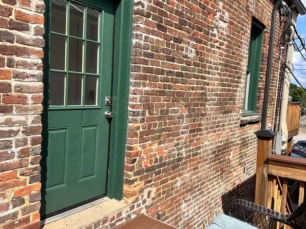 22 Congress St N APT B, York, SC 29745