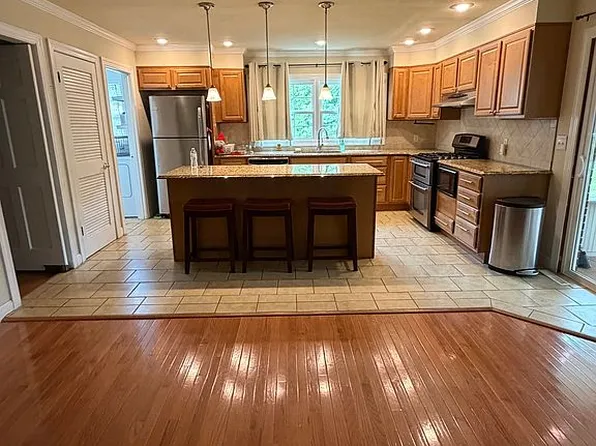 404 W Woodland Dr, Yorktown, VA 23692