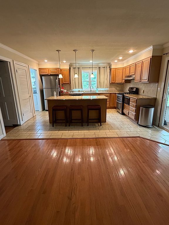 404 W Woodland Dr - Property Image