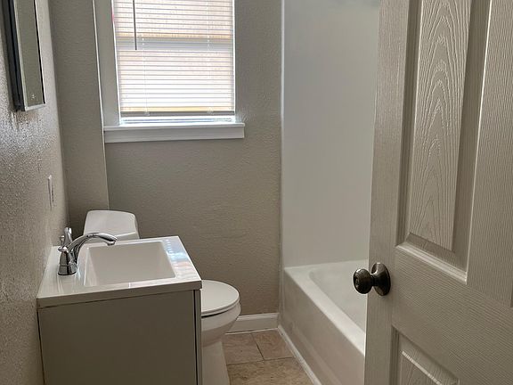 4th image of 2344 Cincinnati Ave