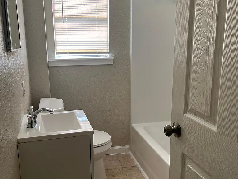 2344 Cincinnati Ave — Photo 4