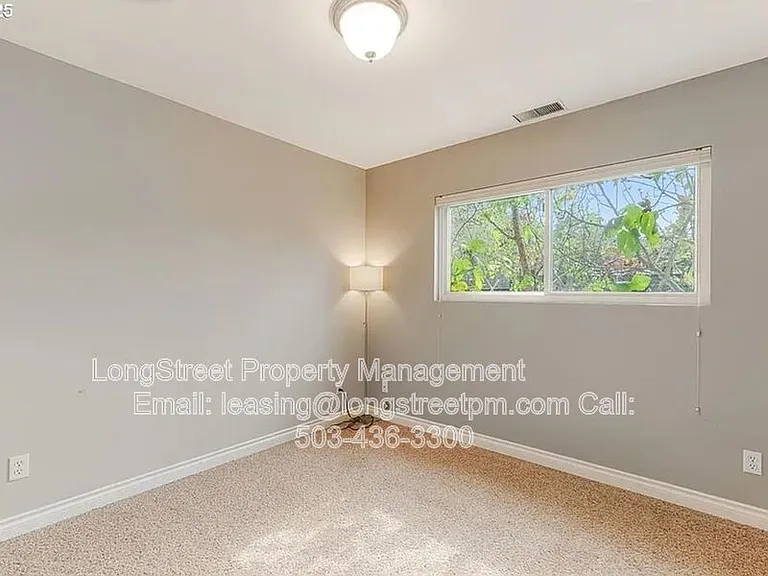2915 NE Fremont Dr — Photo 17