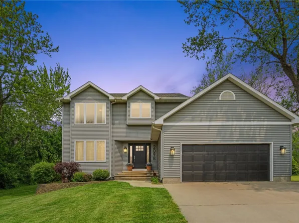 2098 Litchfield Dr, Hiawatha, IA 52233