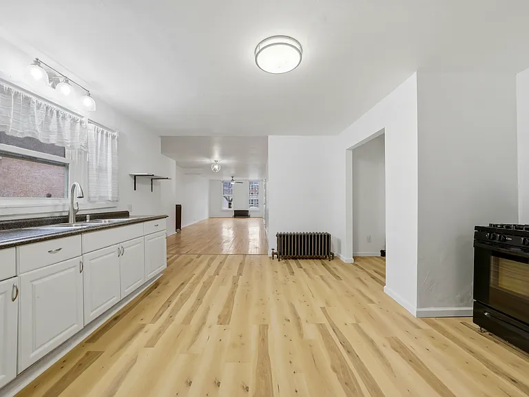 49 Trinity Pl #1 — Photo 4