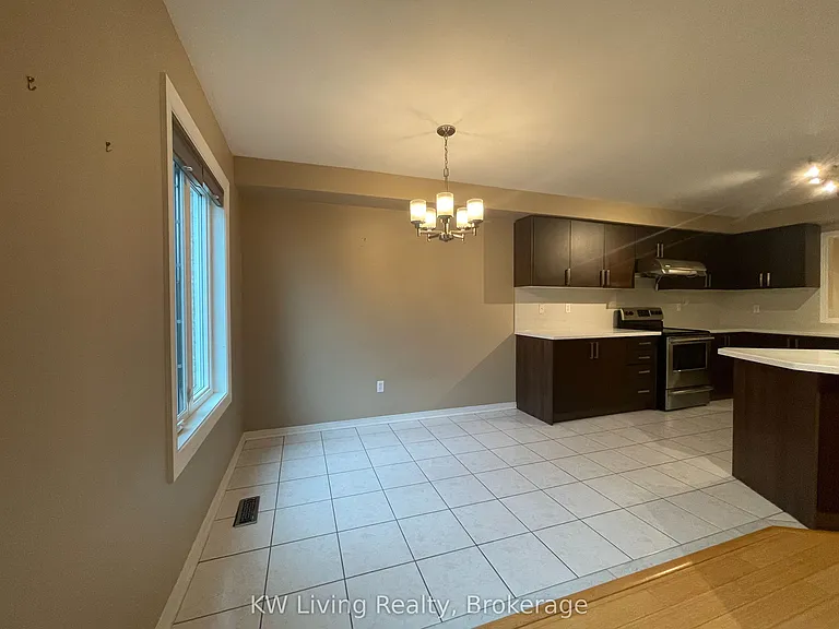 60 Coburg Cres — Photo 11