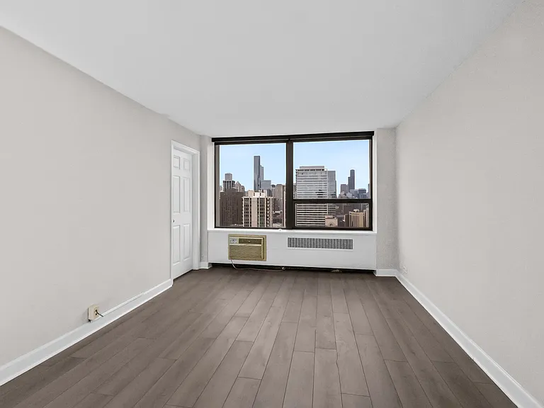 1360 N Sandburg Ter #2809C — Photo 5