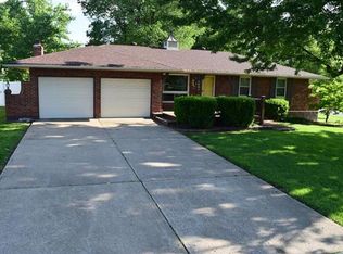 1001 E Langsford Rd, Lees Summit, MO 64063