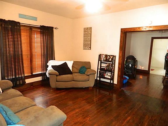 5th image of 1022 W Green St