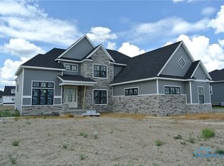 450 Canterbury Blvd, Perrysburg, OH 43551