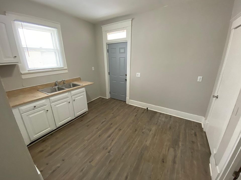 1st image of 3016 W Garden St