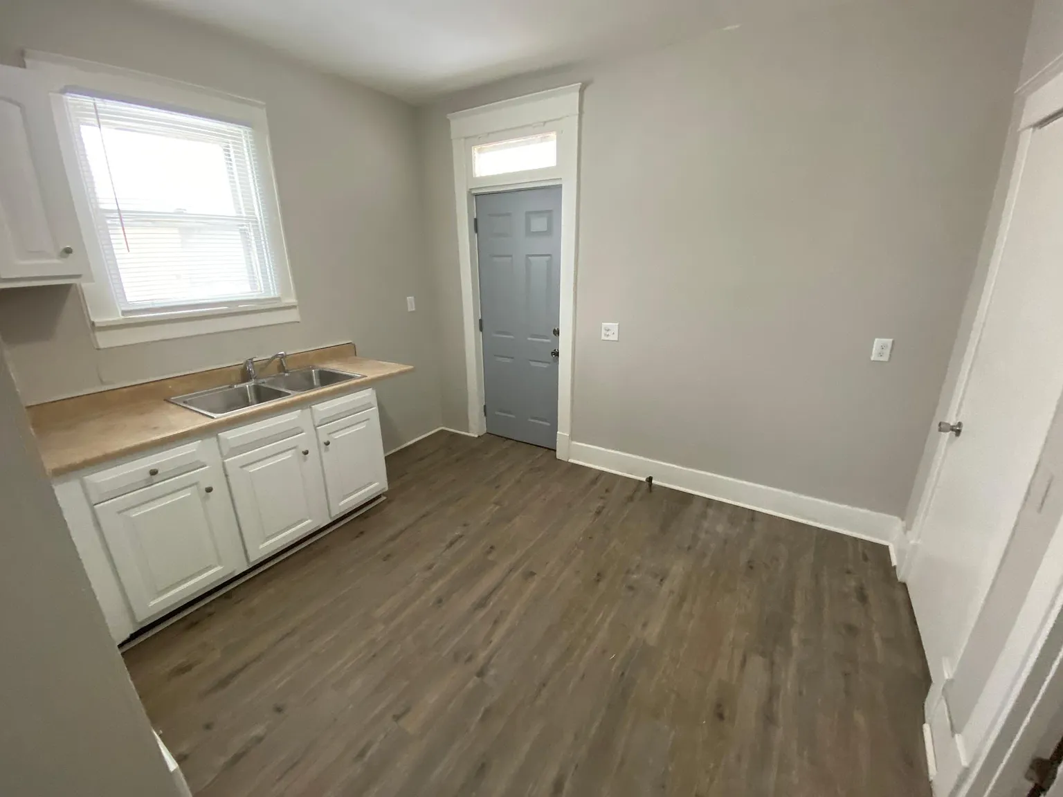 3016 W Garden St photo 1