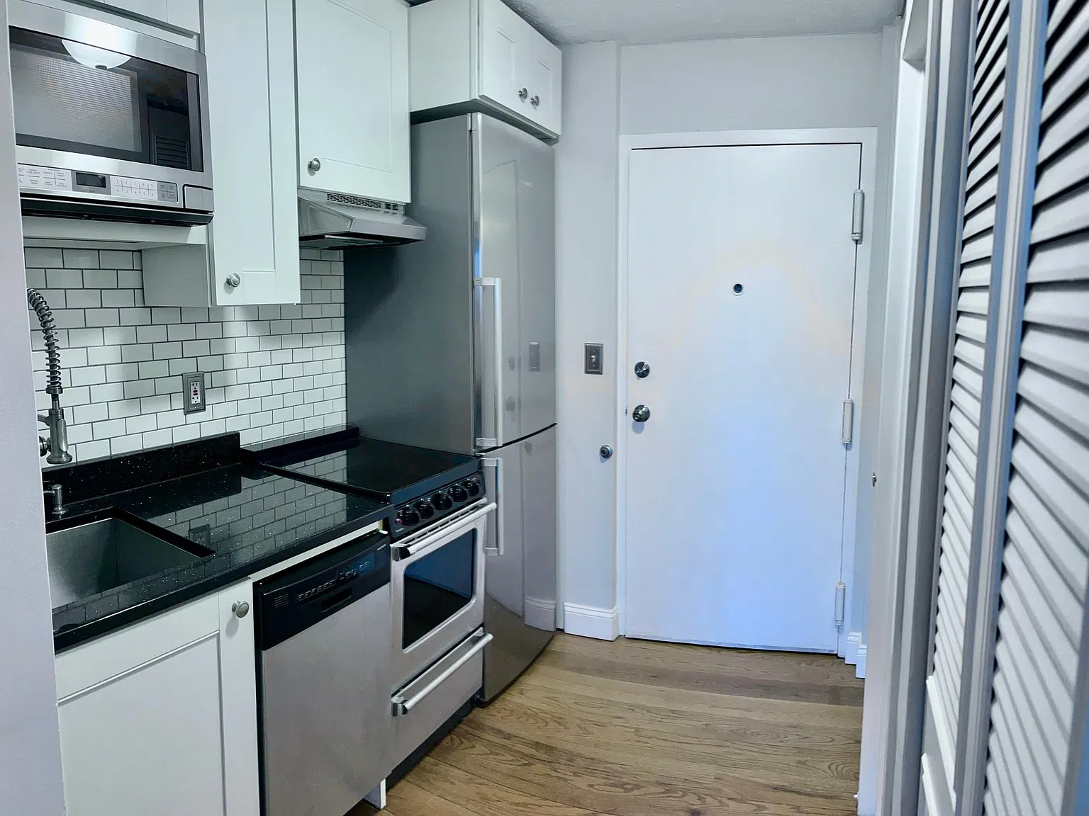 Studio, 384 sqft, $1,550 — Photo 1