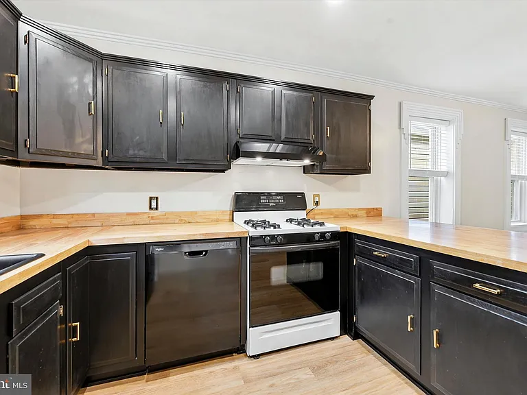 1508 Hancock St — Photo 5