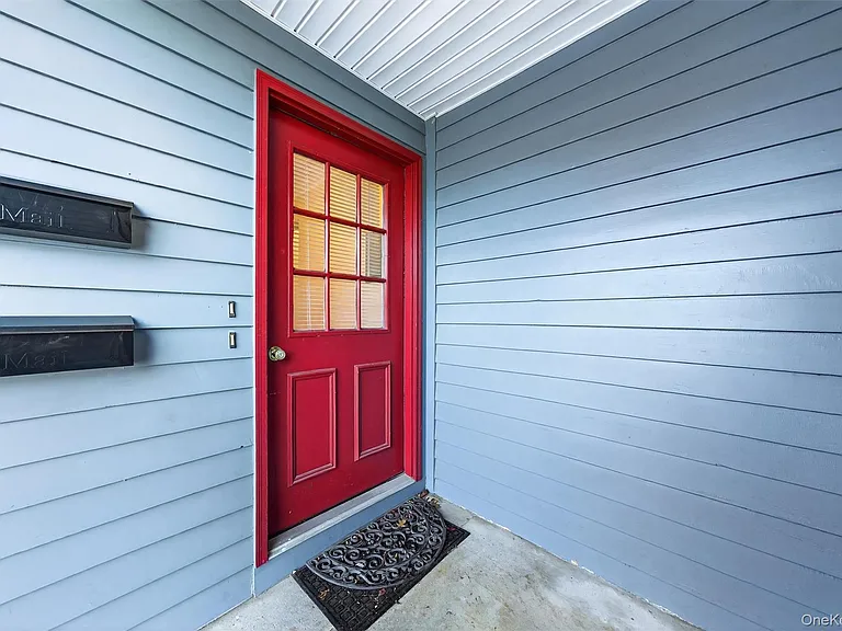12 Scotchtown Ave — Photo 3