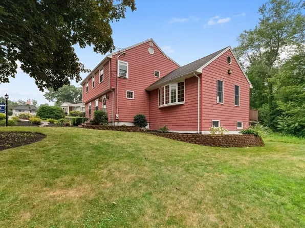 8 Indian Ln, Wakefield, MA 01880