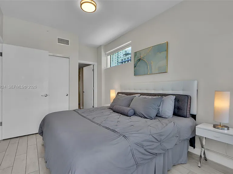 321 NE 26th St #806 — Photo 12