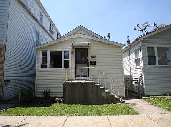 2nd image of 2726 N Melvina Ave