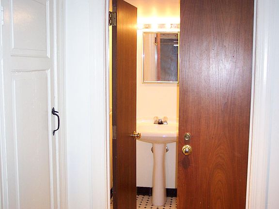 5th image of 506 Cameron St APT 101