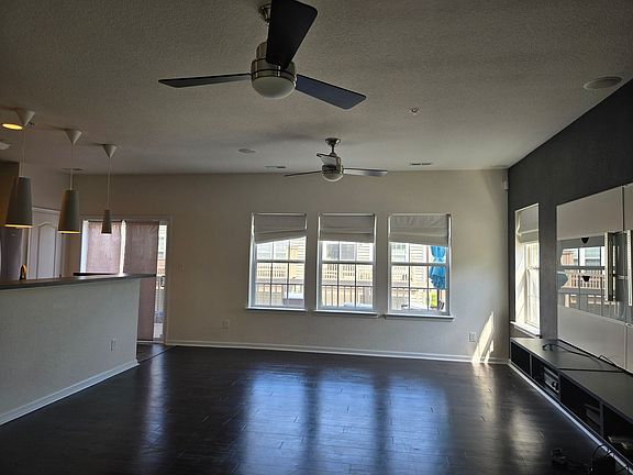 4th image of 228 Larimar Ave